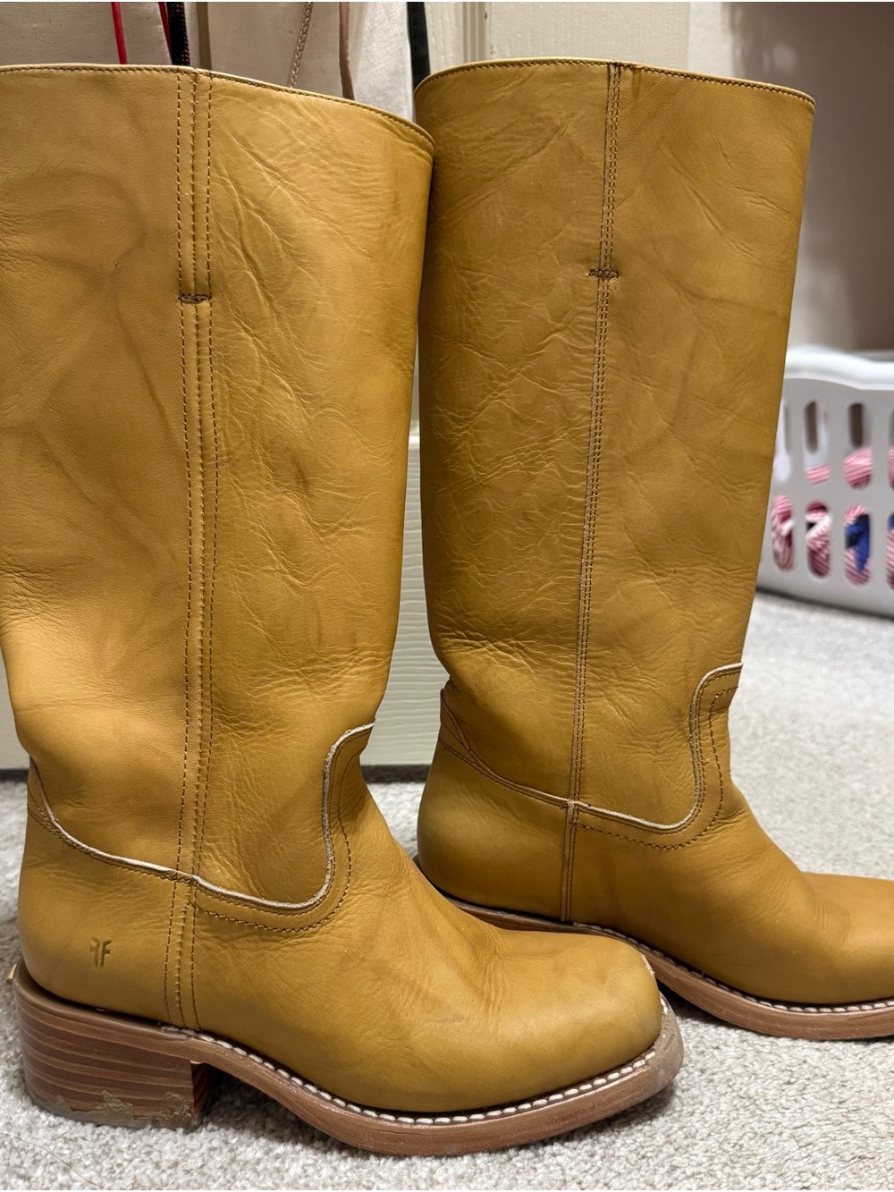 Frye Banana Campus 14 L